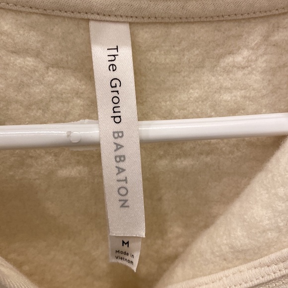 Fuzzy Aritzia (Babaton) cream coloured cropped quarter zip sweatshirt - Picture 3 of 3